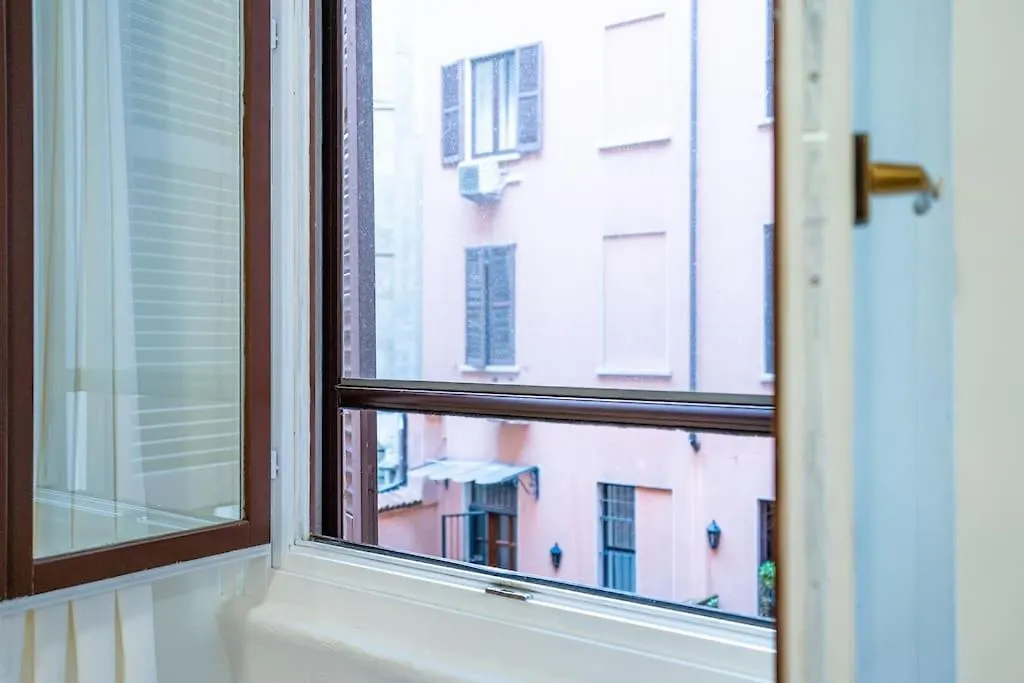 Bilocale Nel Cuore Di Moscova Milan Italy